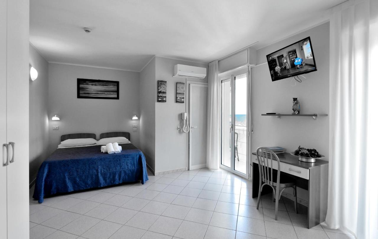 Hotel Oltremar B&B 卡托利卡 外观 照片