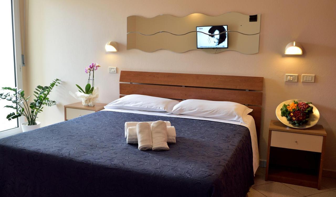 Hotel Oltremar B&B 卡托利卡 外观 照片