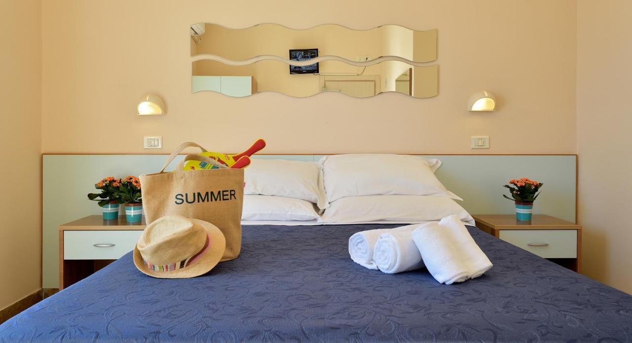 Hotel Oltremar B&B 卡托利卡 外观 照片