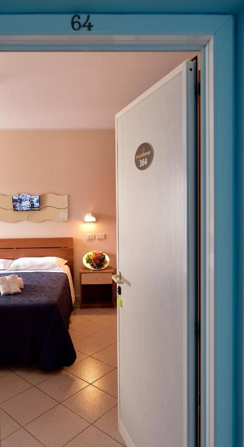Hotel Oltremar B&B 卡托利卡 外观 照片