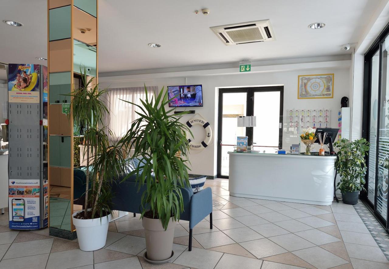 Hotel Oltremar B&B 卡托利卡 外观 照片