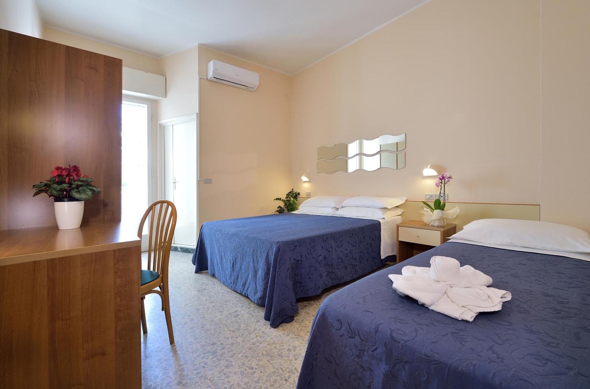 Hotel Oltremar B&B 卡托利卡 外观 照片
